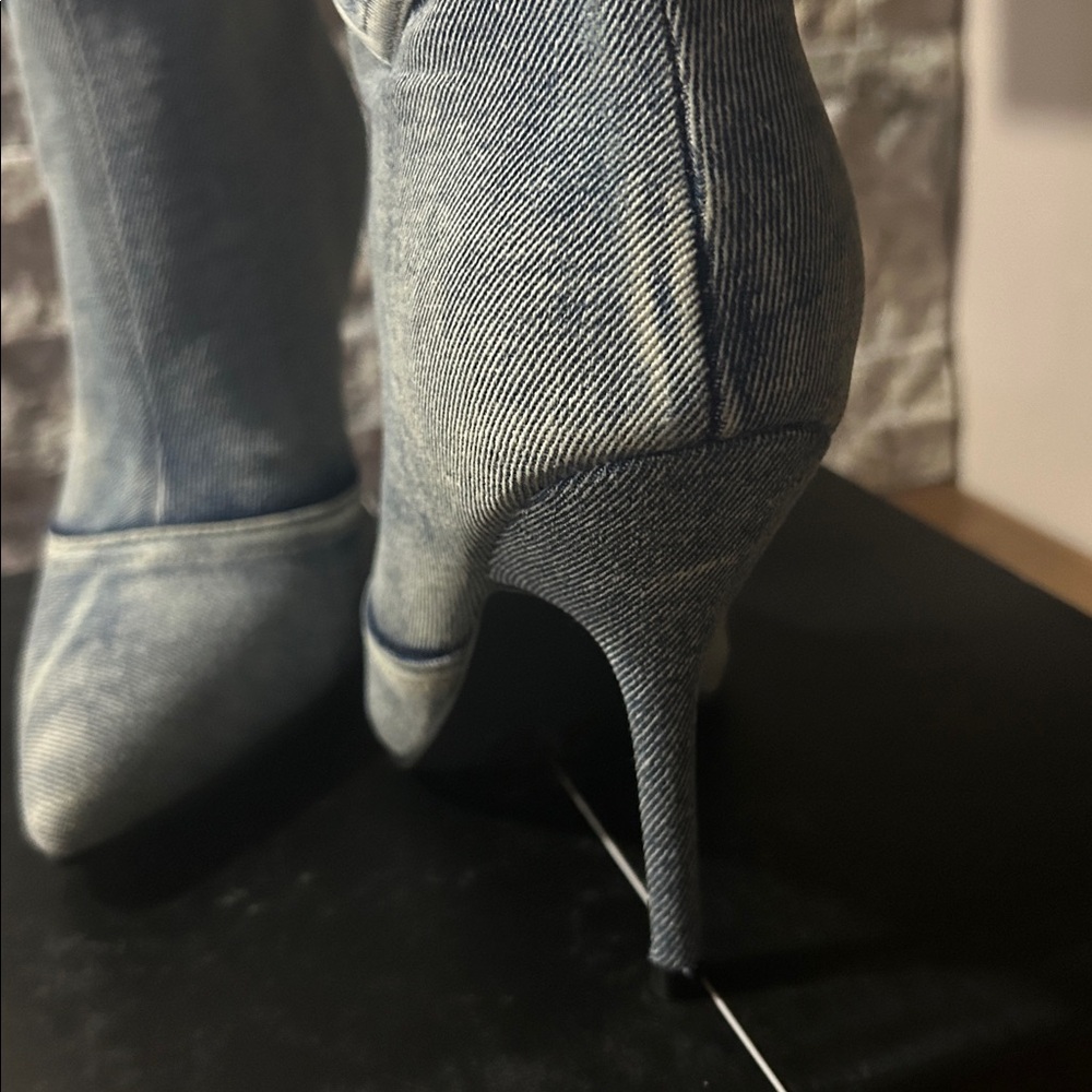 Cape Robbin Salina Light Blue Denim Heeled Boots new in box size 6 - Picture 5 of 13